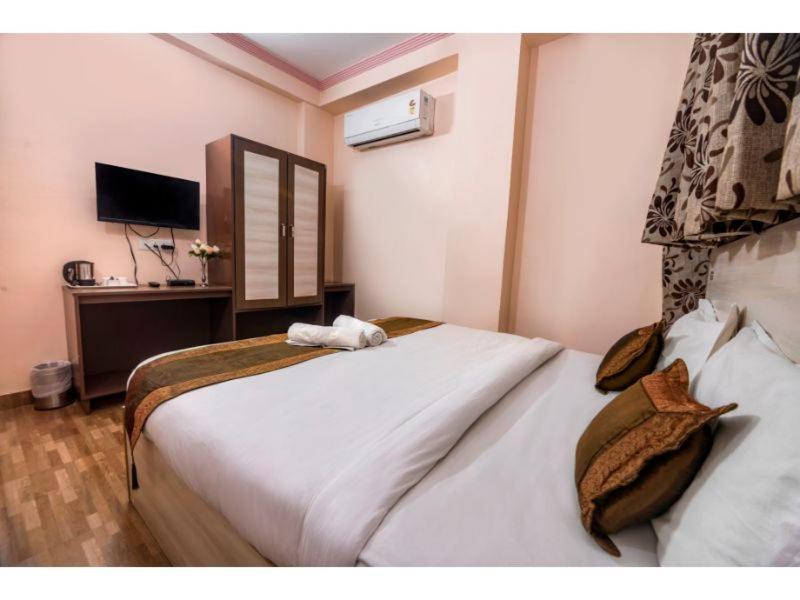Hotel Bleue Mont Варанаси Экстерьер фото