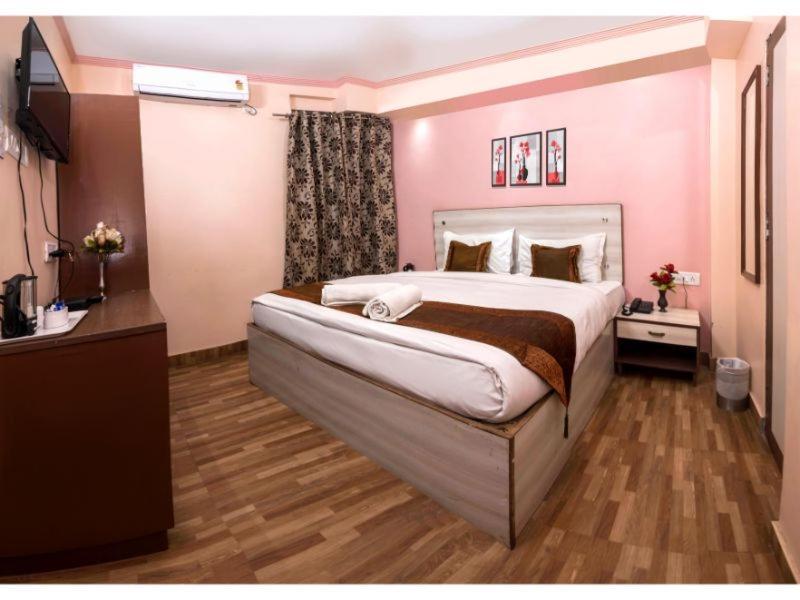 Hotel Bleue Mont Варанаси Экстерьер фото