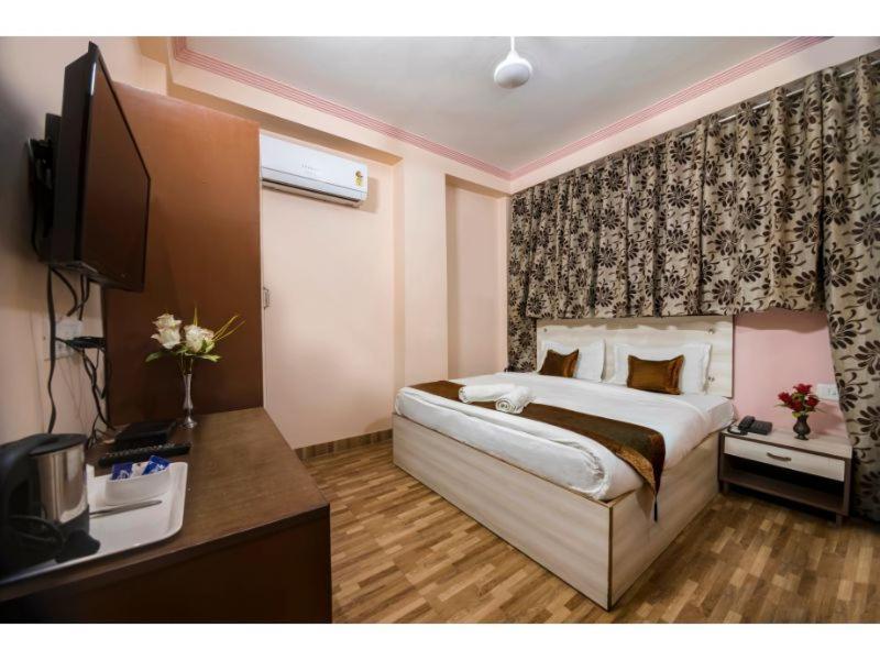 Hotel Bleue Mont Варанаси Экстерьер фото